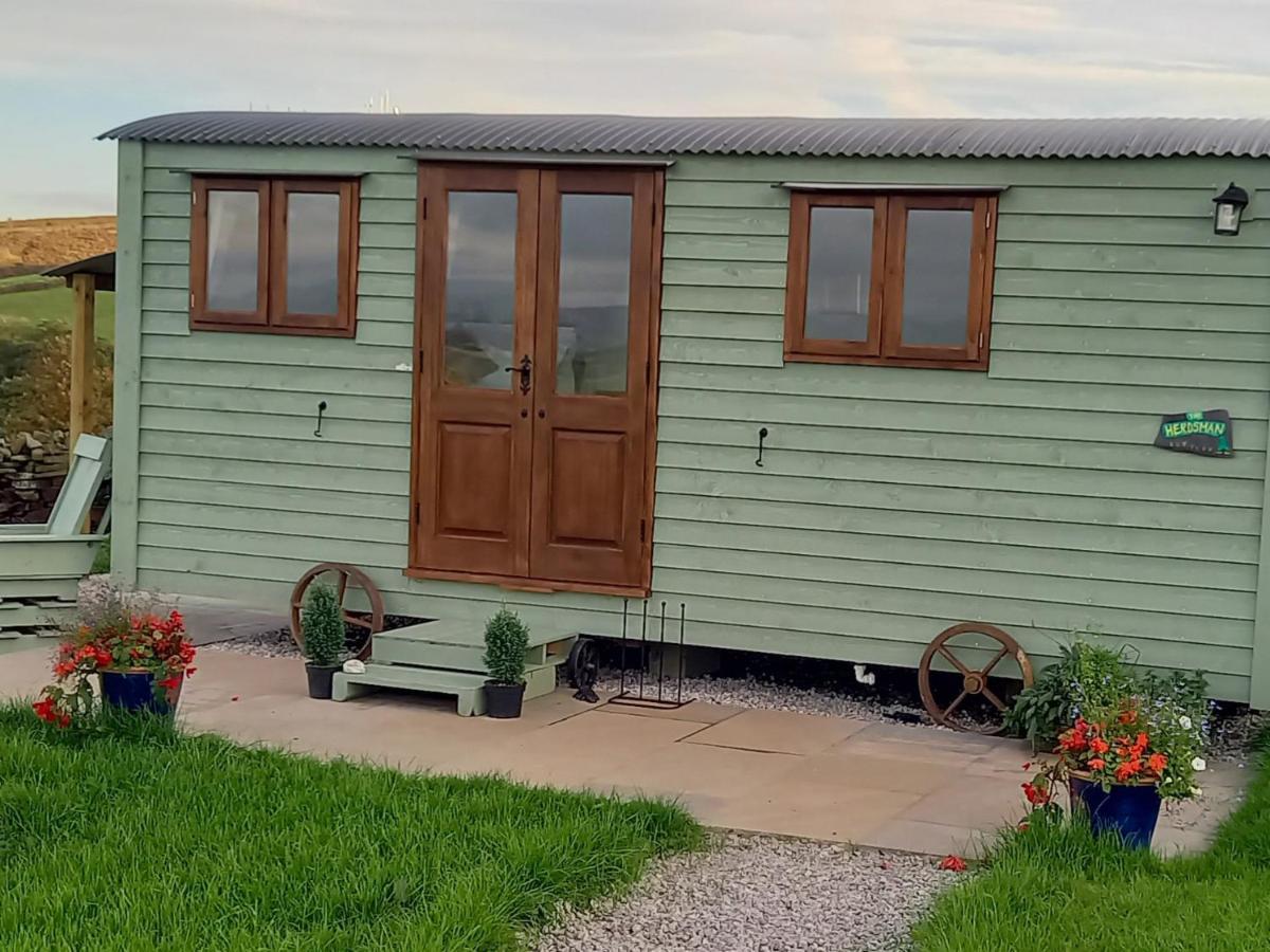 The Herdsman Luxury Shepherds Hut * Barnoldswick
