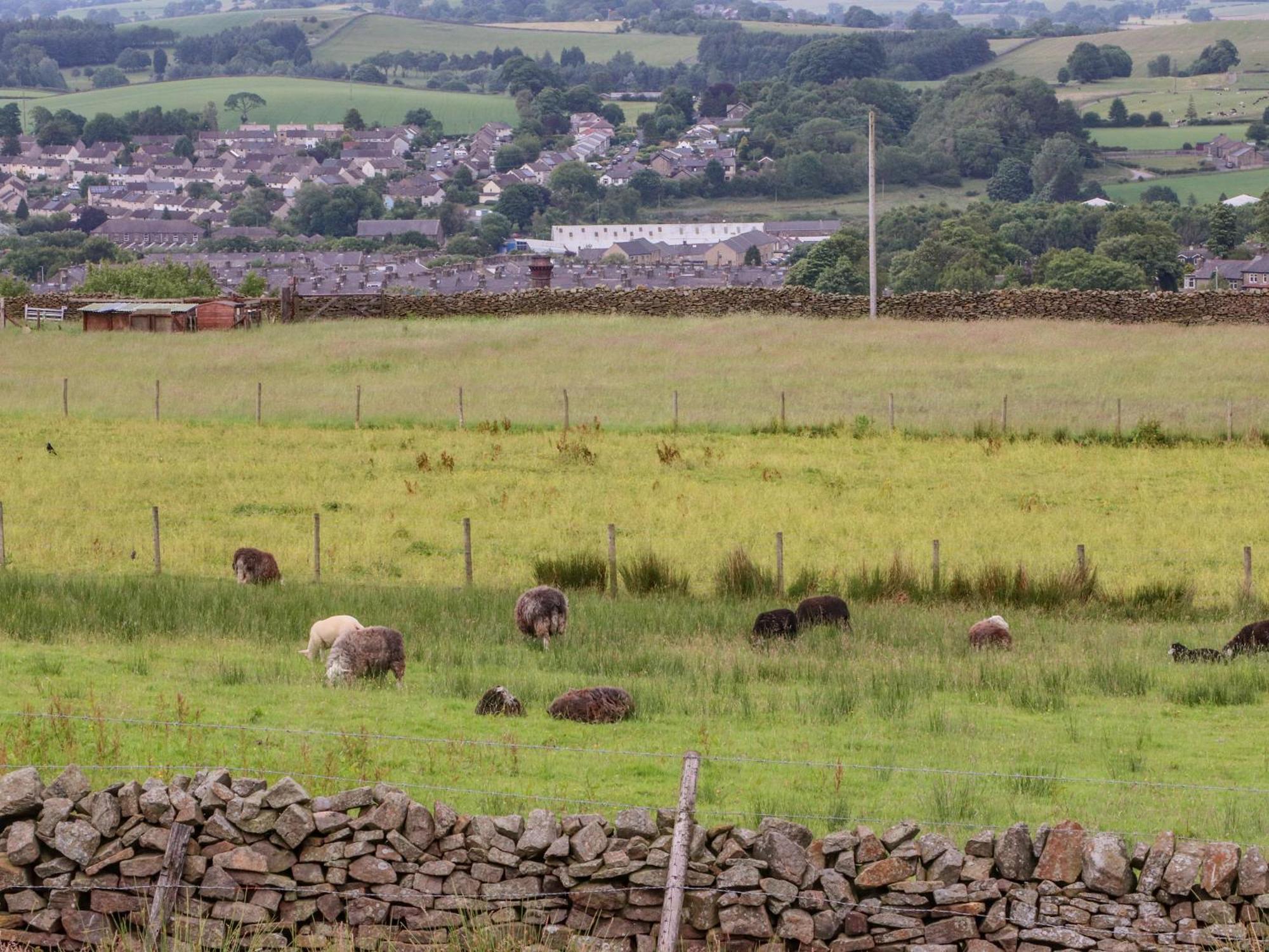 The Herdsman Luxury Shepherds Hut * Barnoldswick