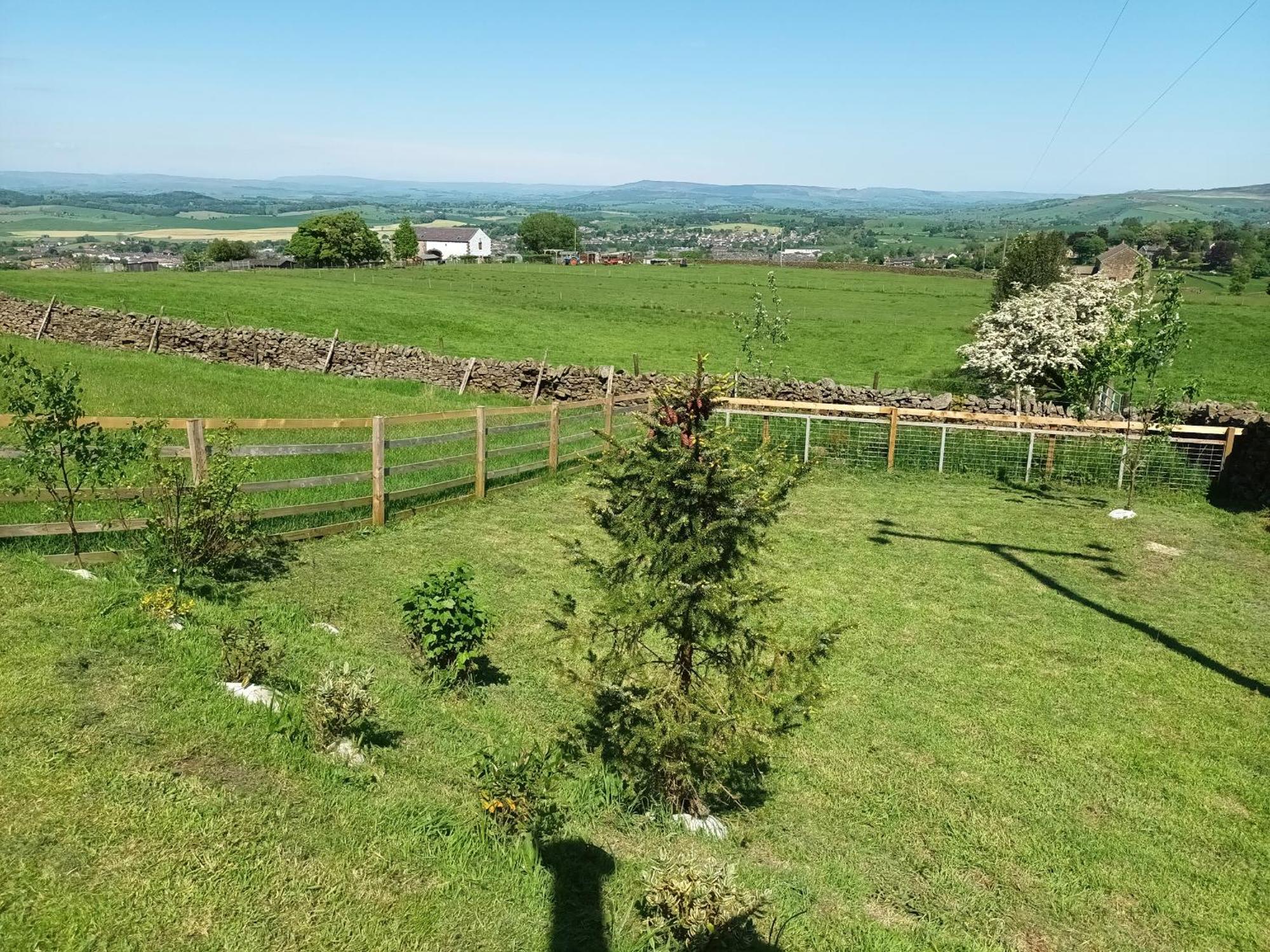 The Herdsman Luxury Shepherds Hut * Barnoldswick